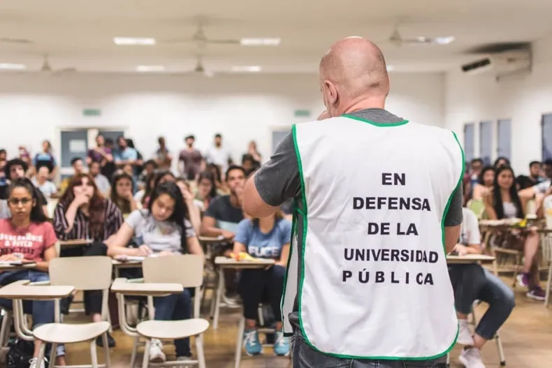Chaco y Corrientes se movilizan en defensa de la universidad pública
